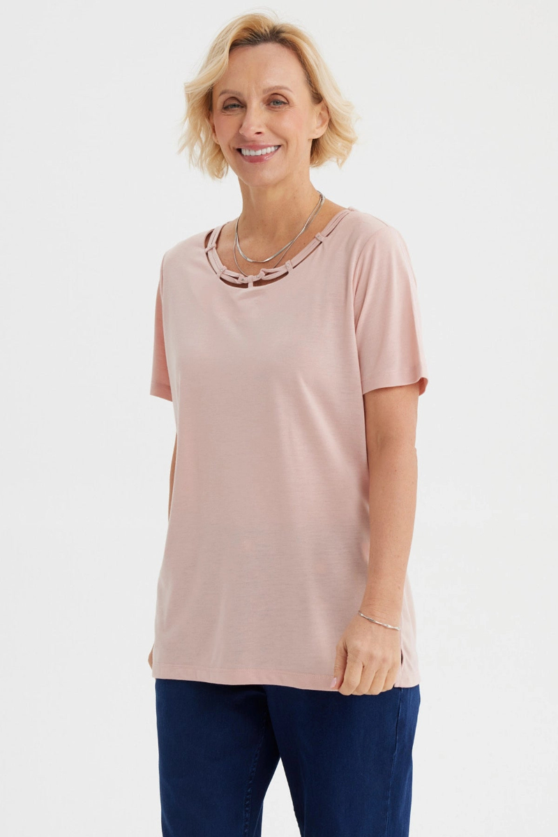 Trendy Women's Graphic Tee for Casual Outings and Everyday Wear