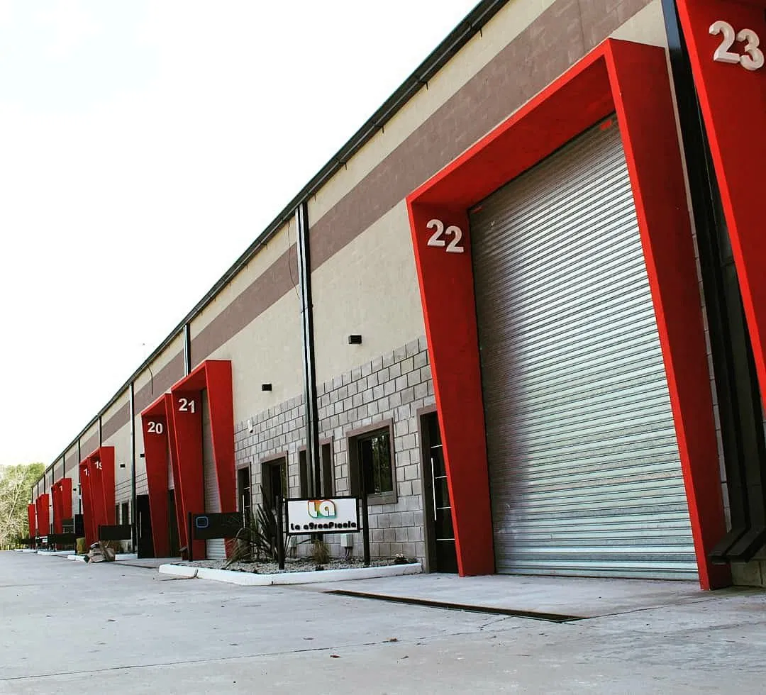 Casa Modular Prefabricada En Venta Tiny Cold Room Mobile Warehouse China Steel Building Frame with Office Portable Bathroom