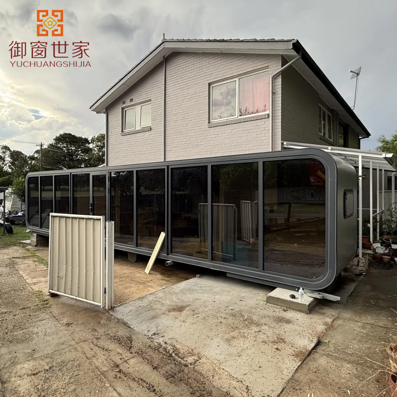 Mobile Retail Space Capsule Customization - Intelligent Temperature-Controlled Display System