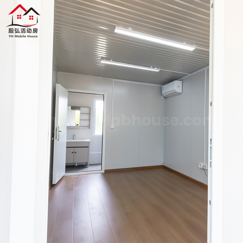 Factory Supplies High-Quality Prefabricated Modular 20FT Black Flat Packaging Container Office Building for Sale