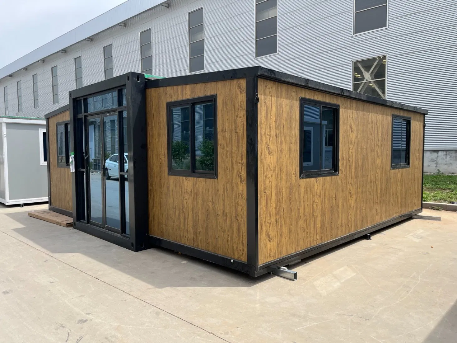 Customized 20FT 30FT 40FT Portable Mobile Modern Folding Expandable Container House
