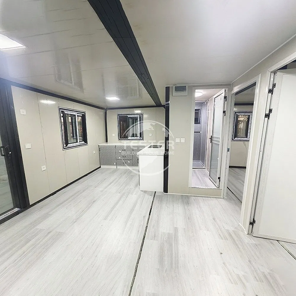 Sandwich Structure Waterproof 40FT Stackable Modular Living Container Tiny House for Urban Residential Spaces