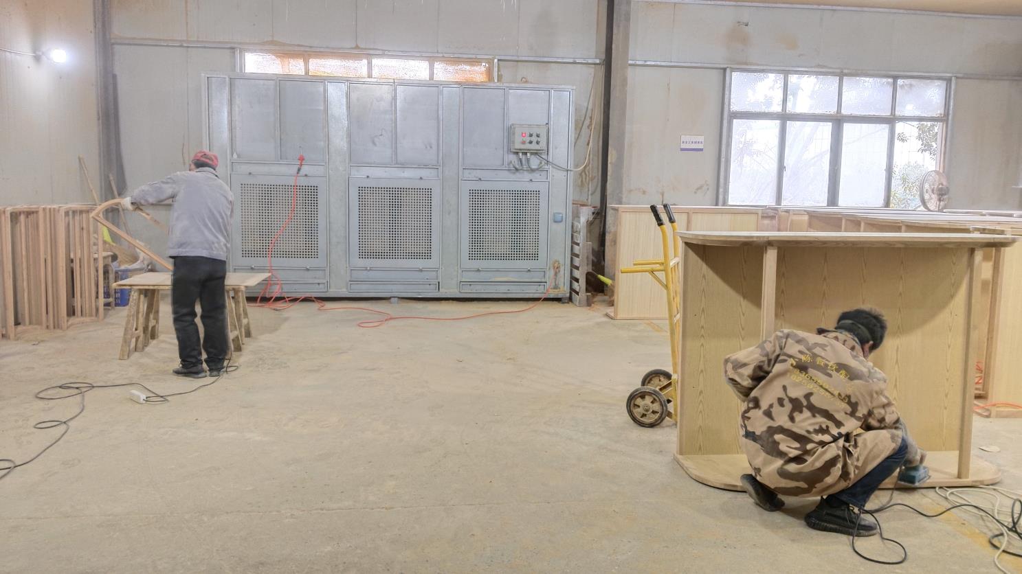 عملية الطحن والصنفرة لإنهاء سطح الأثاث - CallUs Home