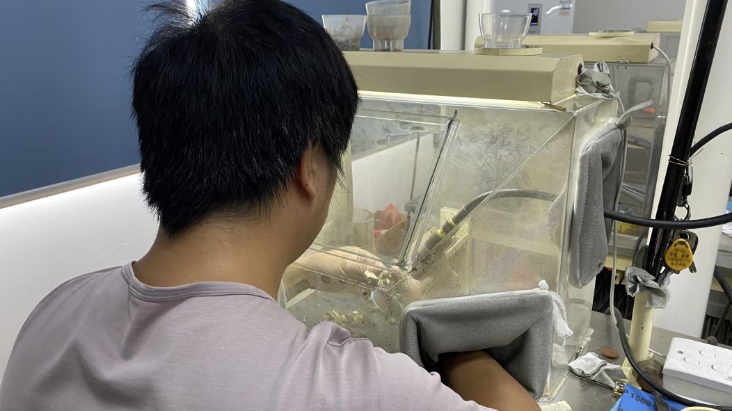 Grinding process for stainless steel jewelry surface finishing at Cannhost