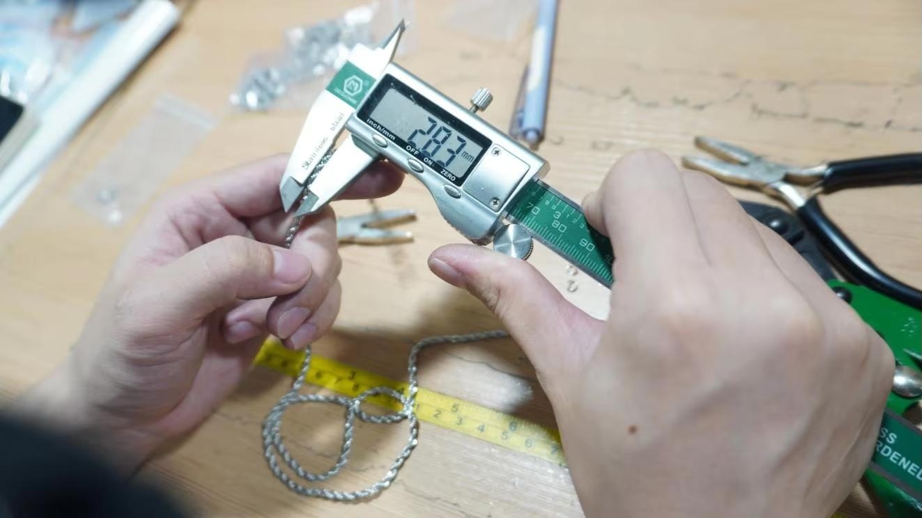 Final quality control FQC for finished jewelry pieces at Cannhost Shenzhen