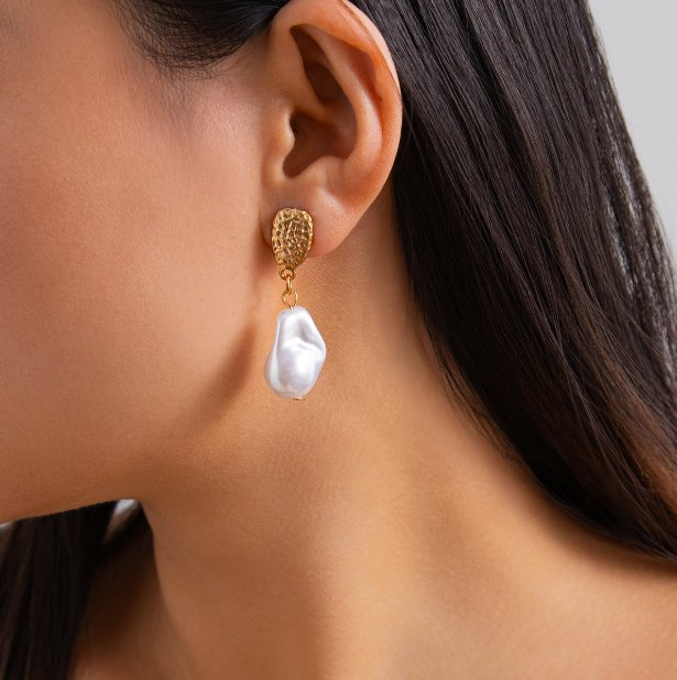 Fashion Jewelry French Retro Irregular Shaped Pendant Earrings Ladies Simple Elegant Baroque Pearl Earrings Accessories