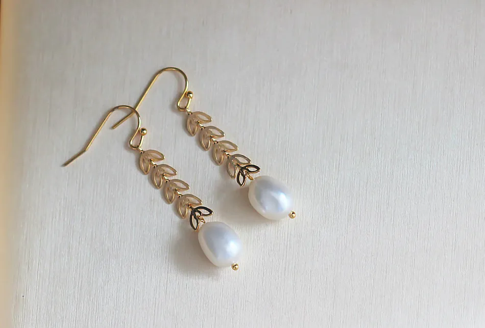 Pearl earring display