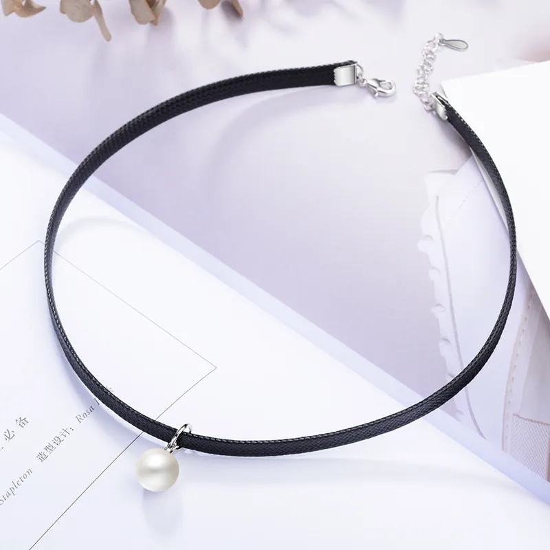 Pearl Pendant Choker 1