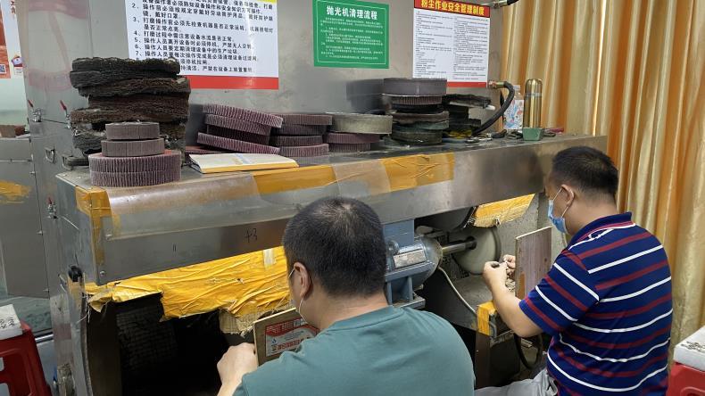 Polishing stainless steel jewelry for high-gloss finish at Cannhost factory