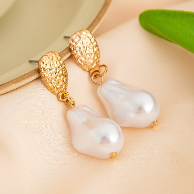 Fashion Jewelry French Retro Irregular Shaped Pendant Earrings Ladies Simple Elegant Baroque Pearl Earrings Accessories