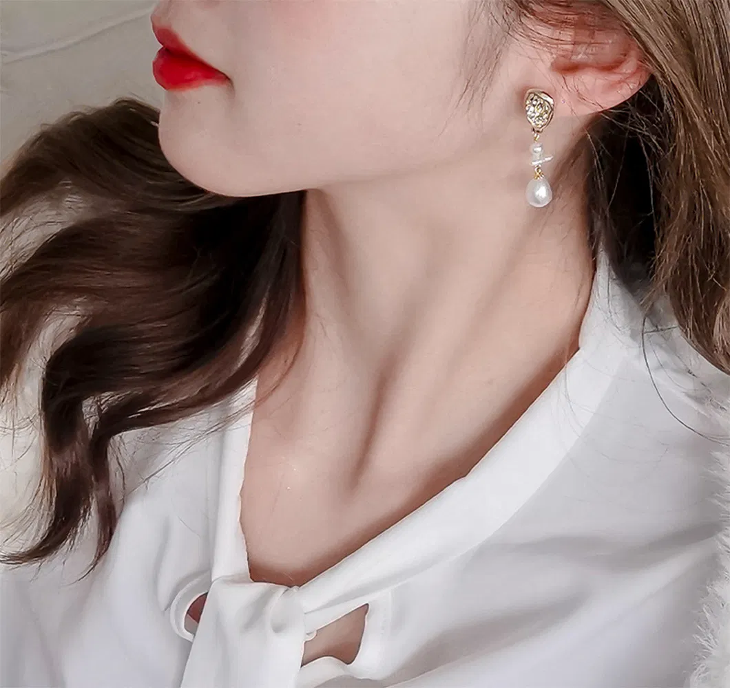 Baroque Pearl Earrings Detail