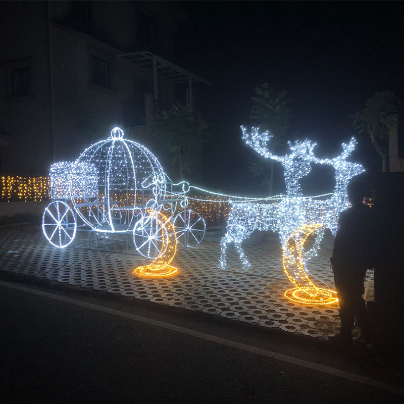 Outdoor Giant Christmas LED Lighting Arches / Reindeer Motif Lights / Santa Claus Decorative Lighting for Sale