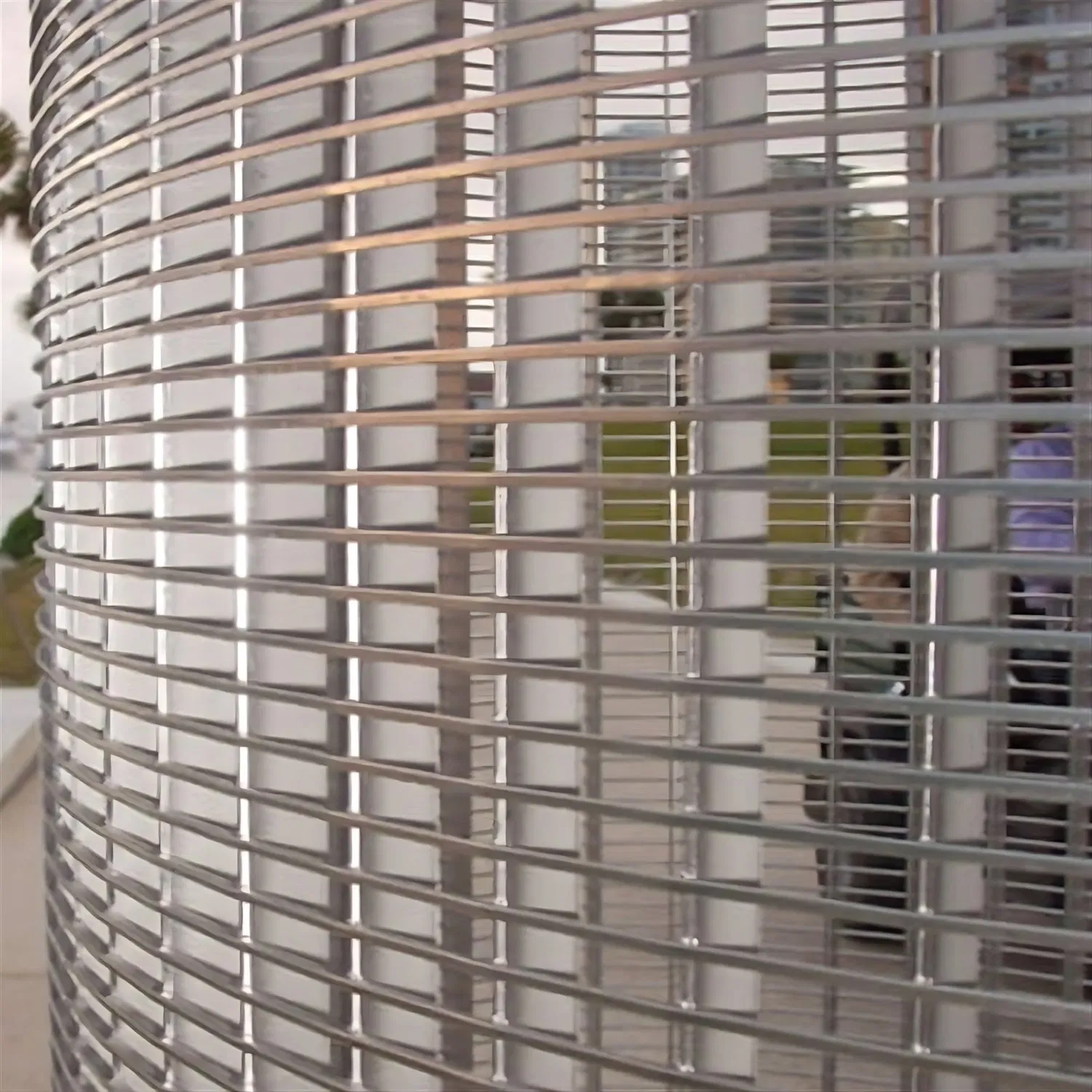 Stainless Steel Solar Street Light Pole for Outdoor Lighting and Road Safety