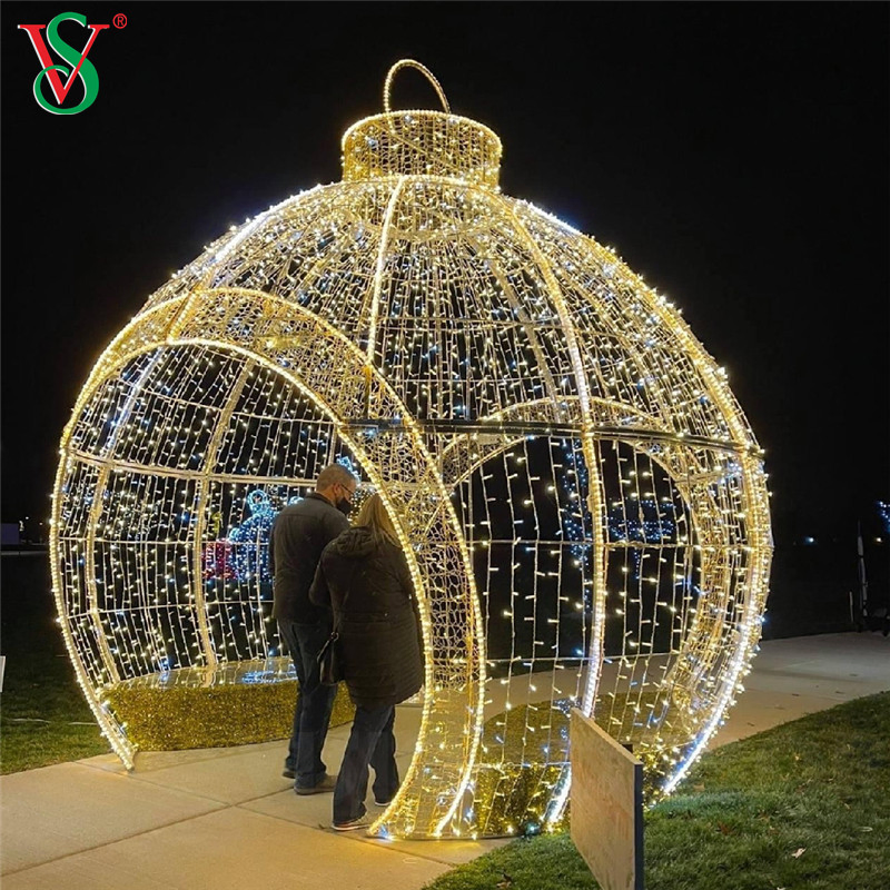 Large Outdoor LED Decorative Golden Christmas 3D Ball Motif Lighting