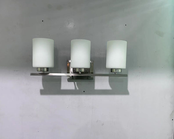 Modern Wall Light 3 Light Bathroom Vanity Fixture Lighting with Clear Glass in Chrome Finished