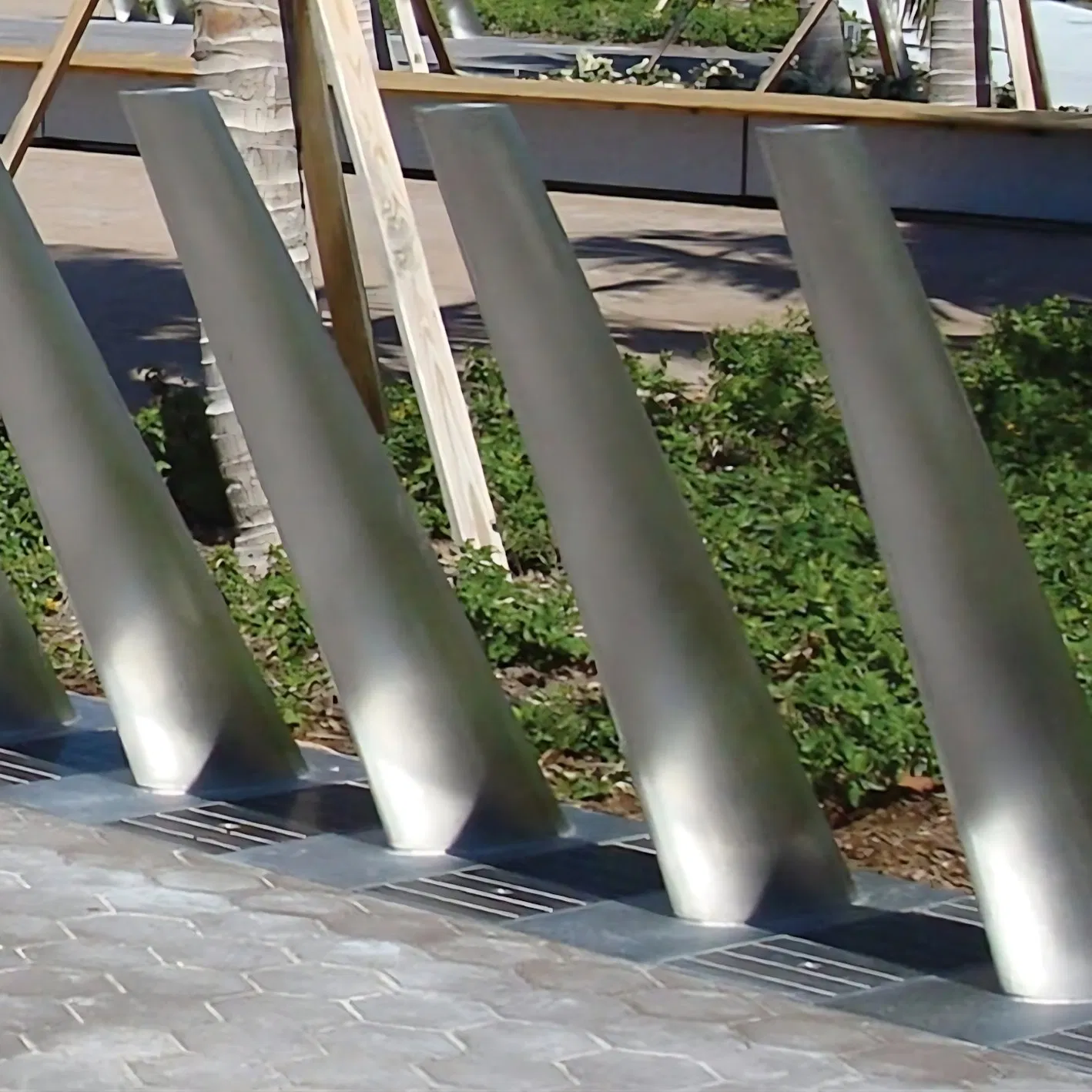 Modern Stainless Steel Street Light Pole with Arm Bracket for Road Lighting