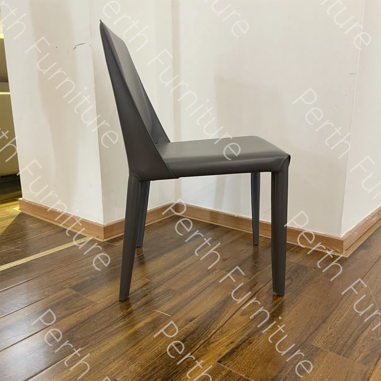 China Wholesale Modern/Nordic Furniture Velvet Classic Upholstered Kitchen/Accent/Dinner/Dining Chair Price for Living Room/Bedroom/Hotel