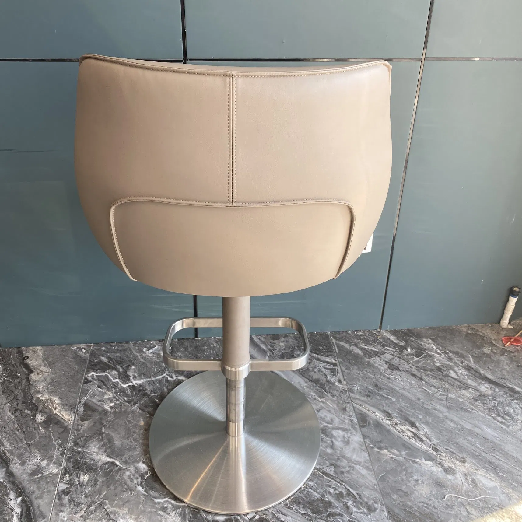 Adjustable Height Rotating Stainless Steel Base Leather &amp; Sponge Commercial Bar Stool for Home Office Bar &amp; Hotel Use