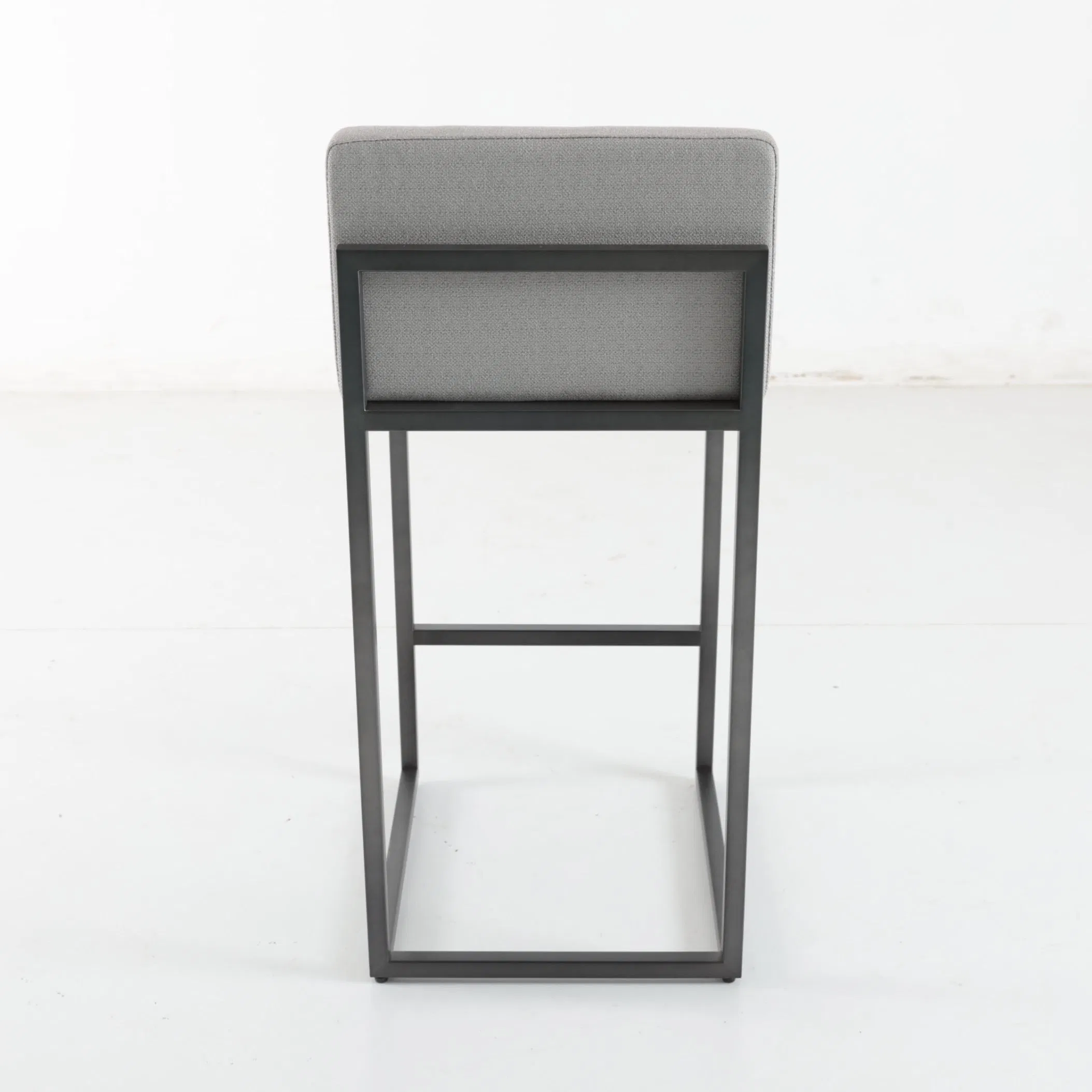Jw Marriott Hotel Furniture Bar Stool with Upholstered Seat and Metal Base