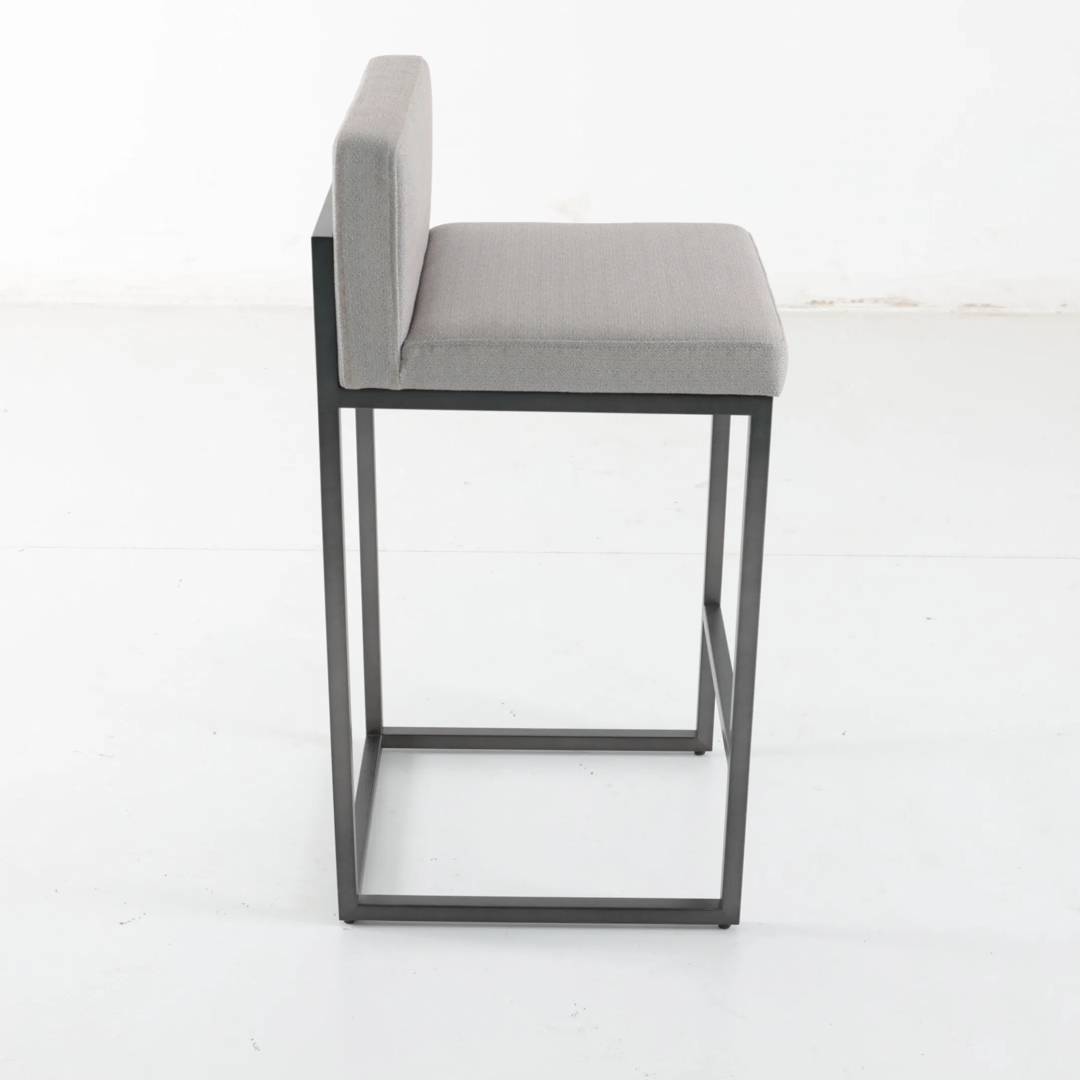 Jw Marriott Hotel Furniture Bar Stool with Upholstered Seat and Metal Base