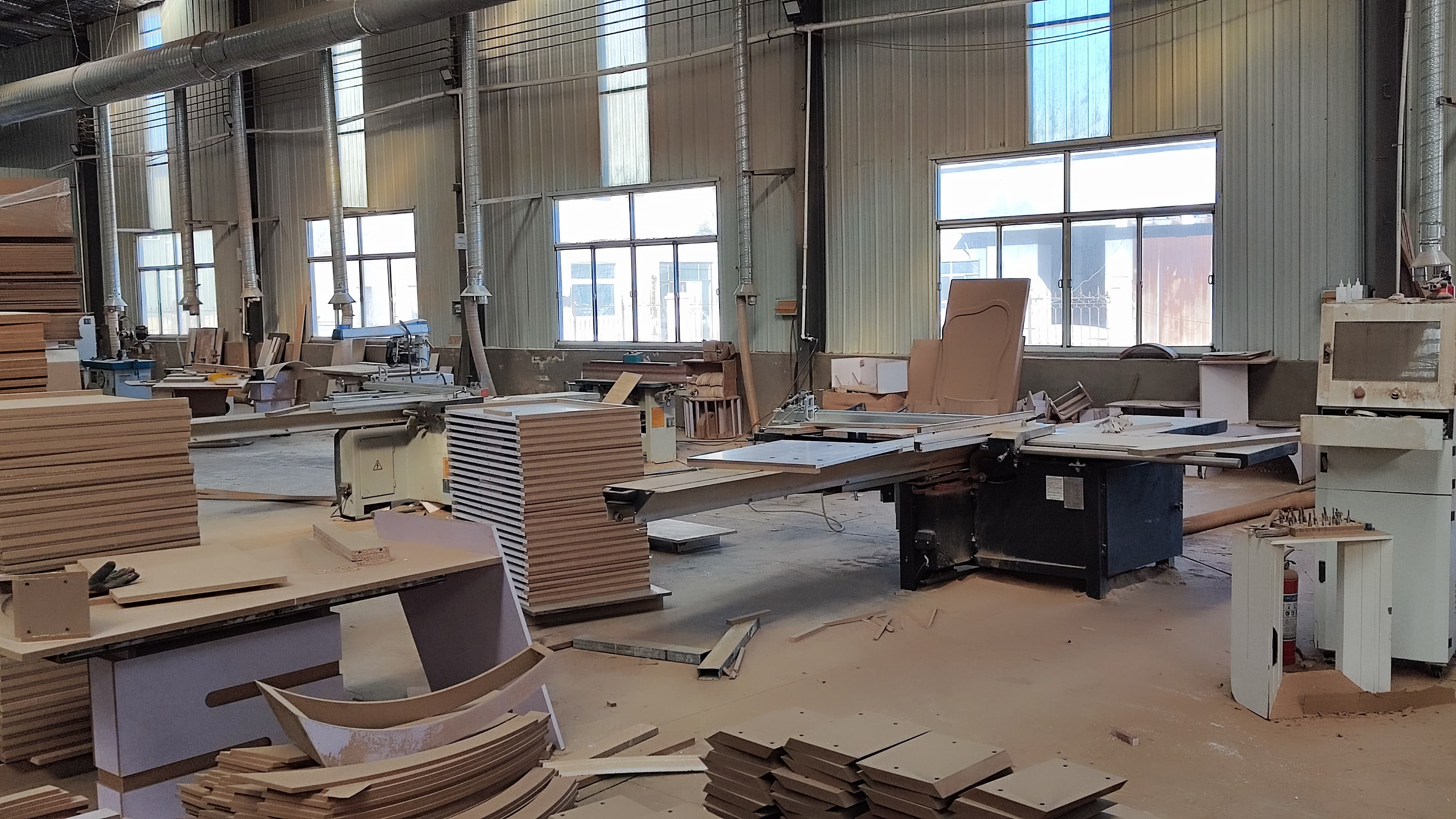 Material cutting stage in furniture production