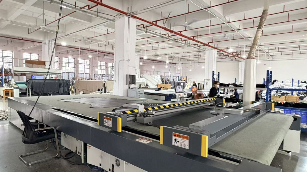 Leather cutting process for furniture production