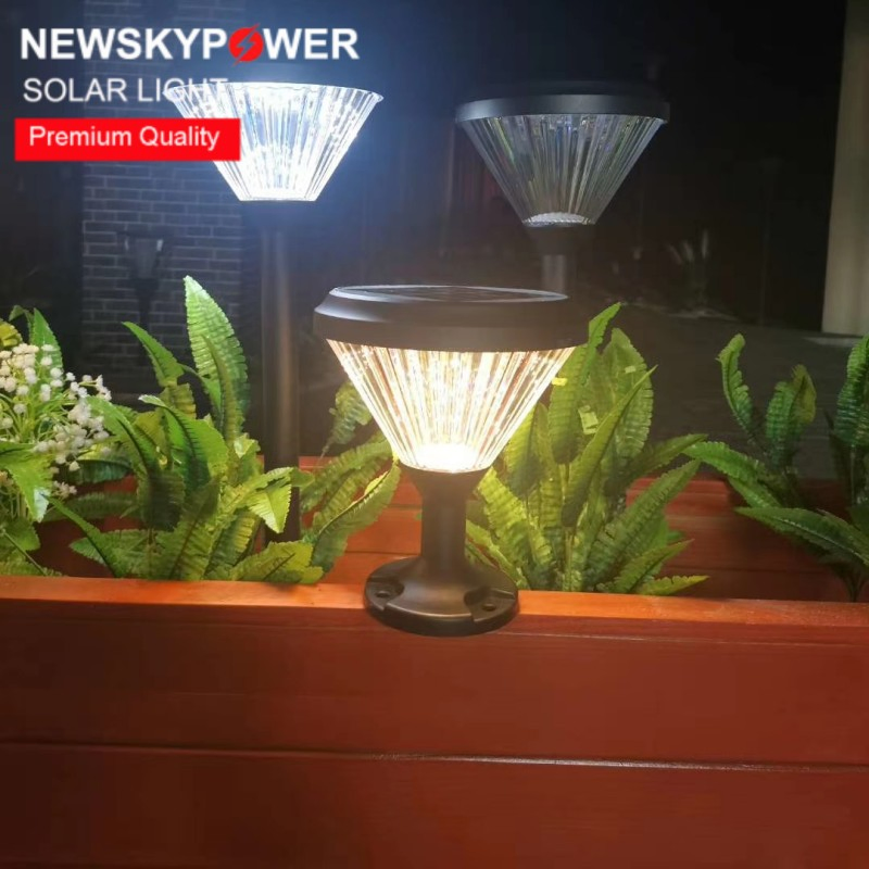 Outdoor IP65 Waterproof Main Gate Post Lights Solar LED Pillar Light