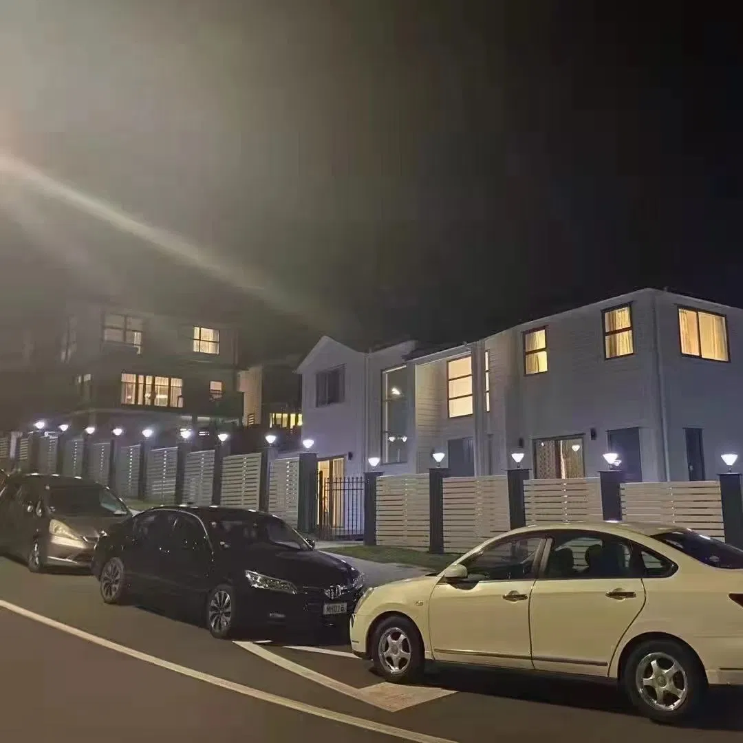 Outdoor IP65 Waterproof Main Gate Post Lights Solar LED Pillar Light