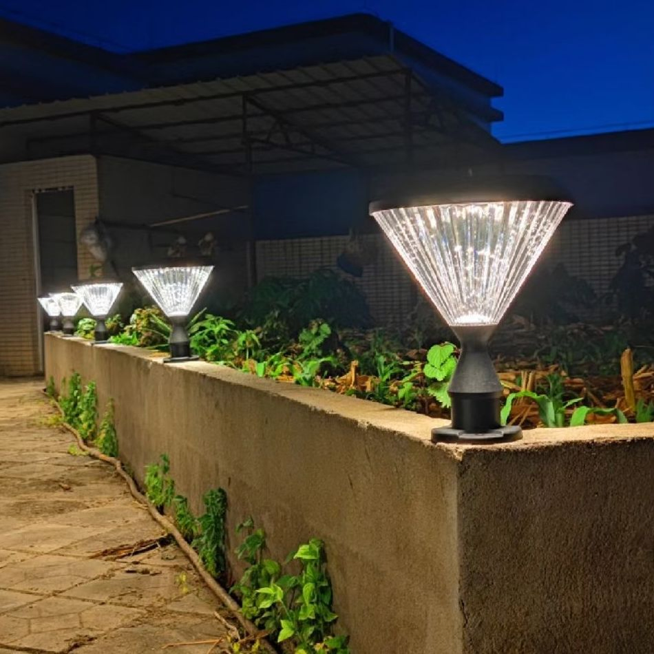 Outdoor IP65 Waterproof Main Gate Post Lights Solar LED Pillar Light