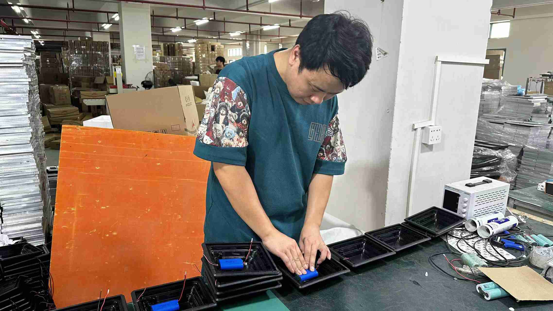 Battery assembly process for solar outdoor lights at Ningbo Cappy Light