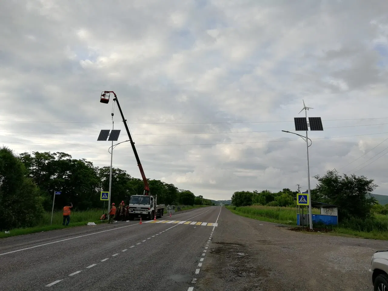Popular 8m 40W LED Solar Hybrid Street Lighting
