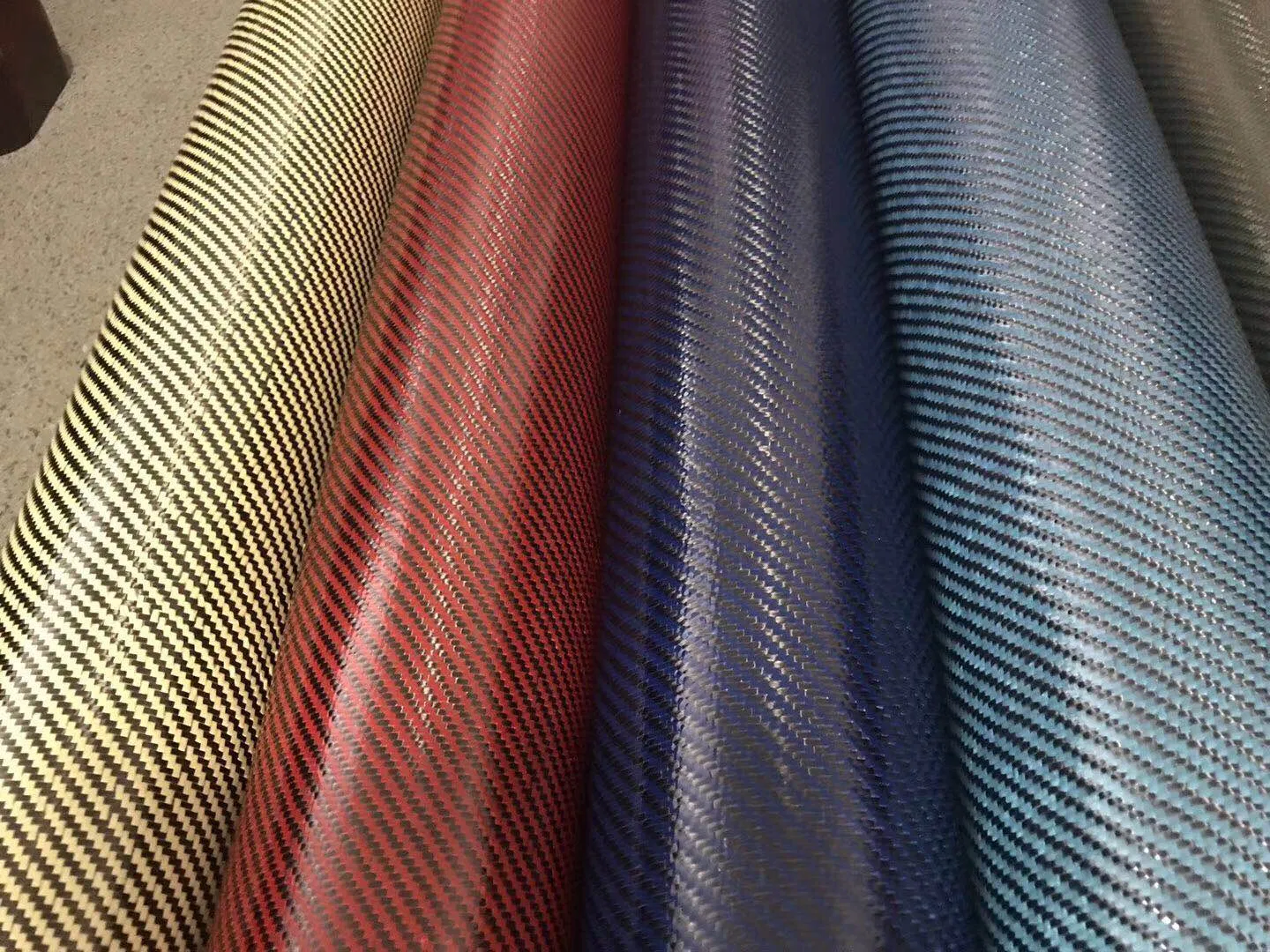 Kevlar Fabric Carbon Fiber Fabric Hybrid Gym Equipment High Strength Light Weigh Swimming Equipment Machine Parts Motor Helmet Bicycle Body Super Light Weight