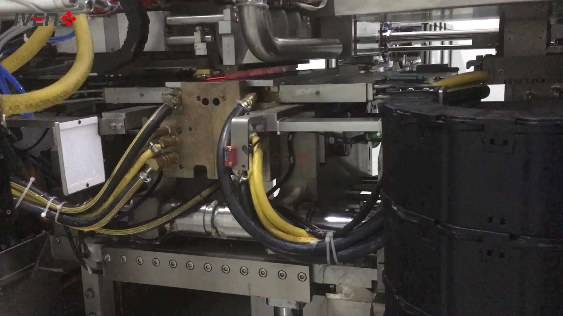 PE/PP Liquid Filling Equipment System Bfs Plastic Bottle Tamper-Proof Sealing Unit