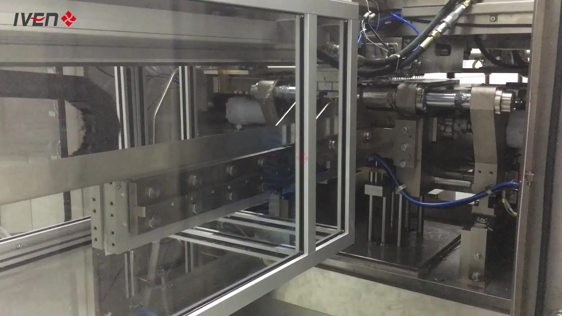 PE/PP Liquid Filling Equipment System Bfs Plastic Bottle Tamper-Proof Sealing Unit