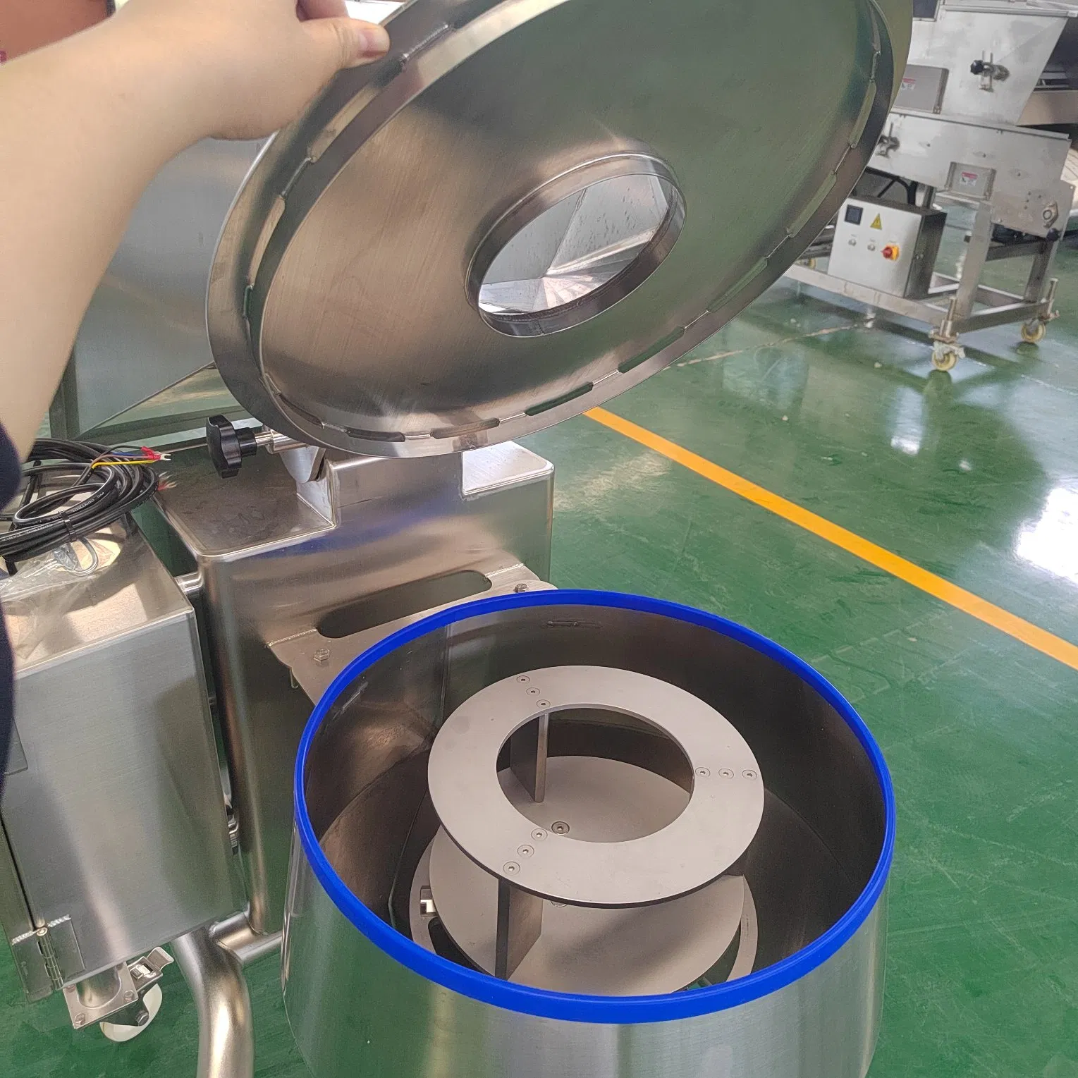 Multifunctional Commercial Vegetable and Fruit Cutting Machine for Shredding, Slicing and Cutting