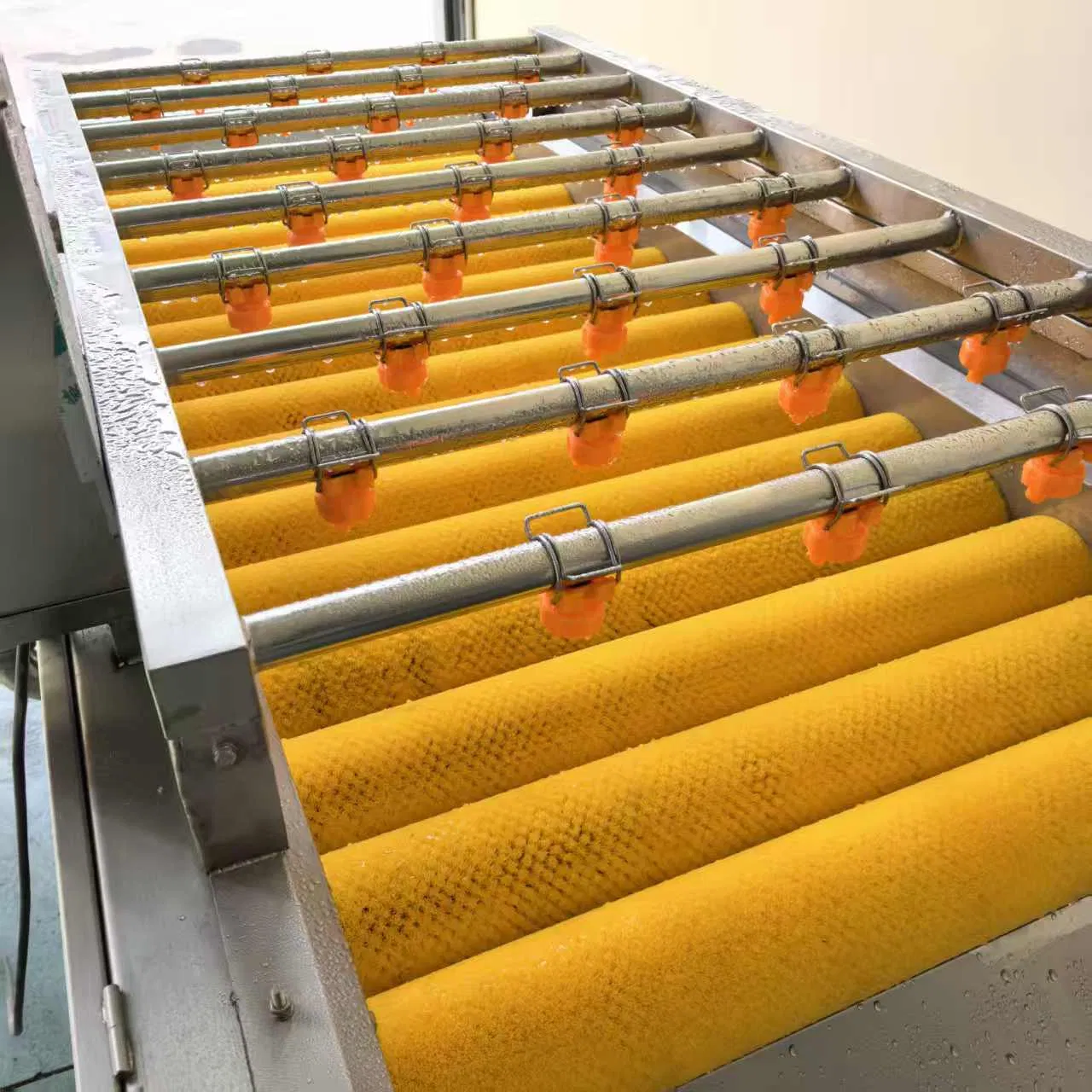 Apple, Watermelon, and Orange Brush Roller Cleaning and Peeling Machine Equipment