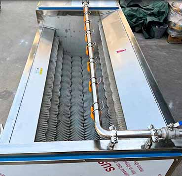 Factory Price Fruit Vegetable Brush Washing Equipment Cassava Cleaning Ginger Washer Industrial Potato Washing and Peeling Machine