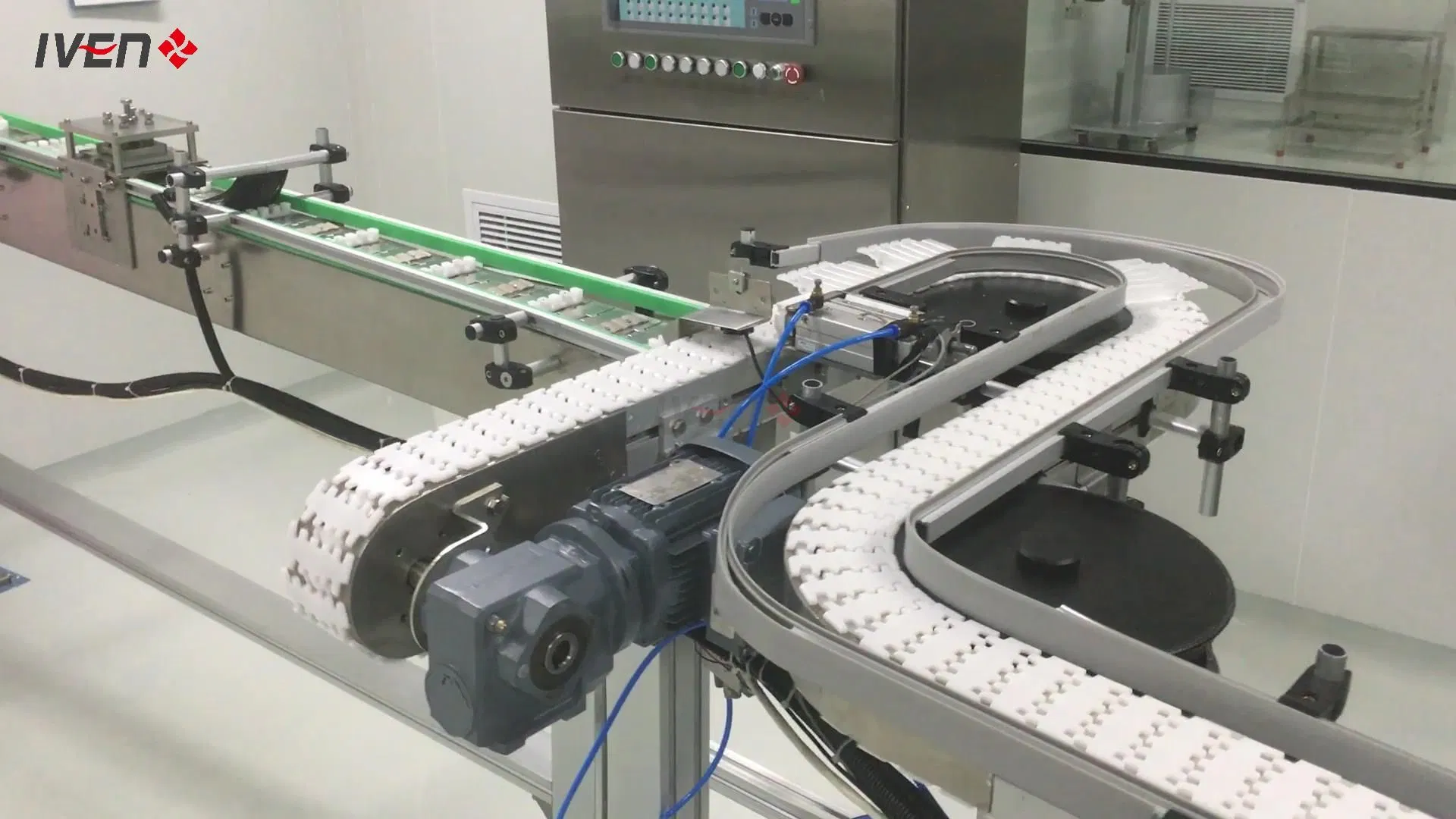 PE/PP Liquid Filling Equipment System Bfs Plastic Bottle Sealing Automation Unit