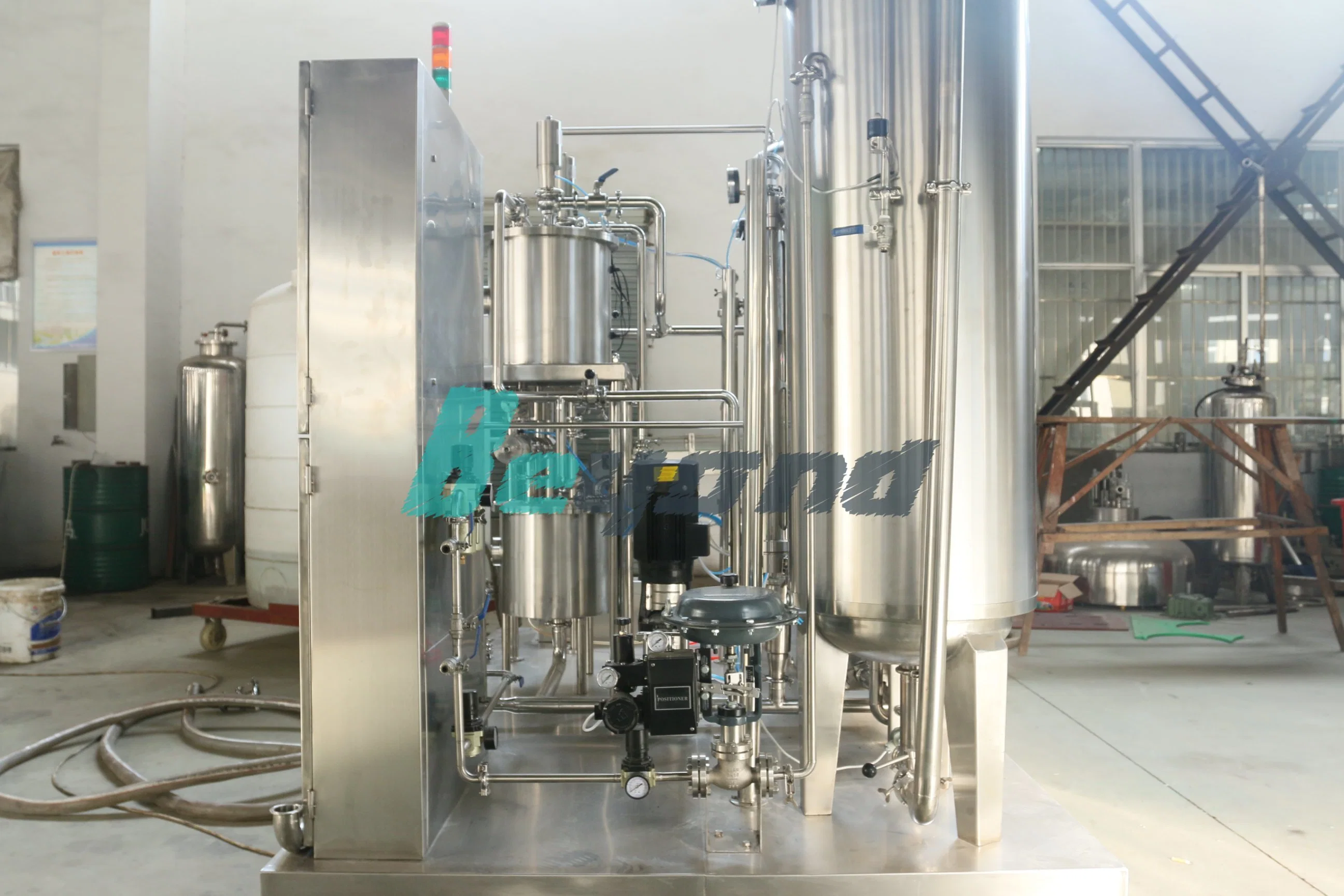 High-Quality Carbonated Beverage Mixing Machine with CO2 Gas for Carbonation
