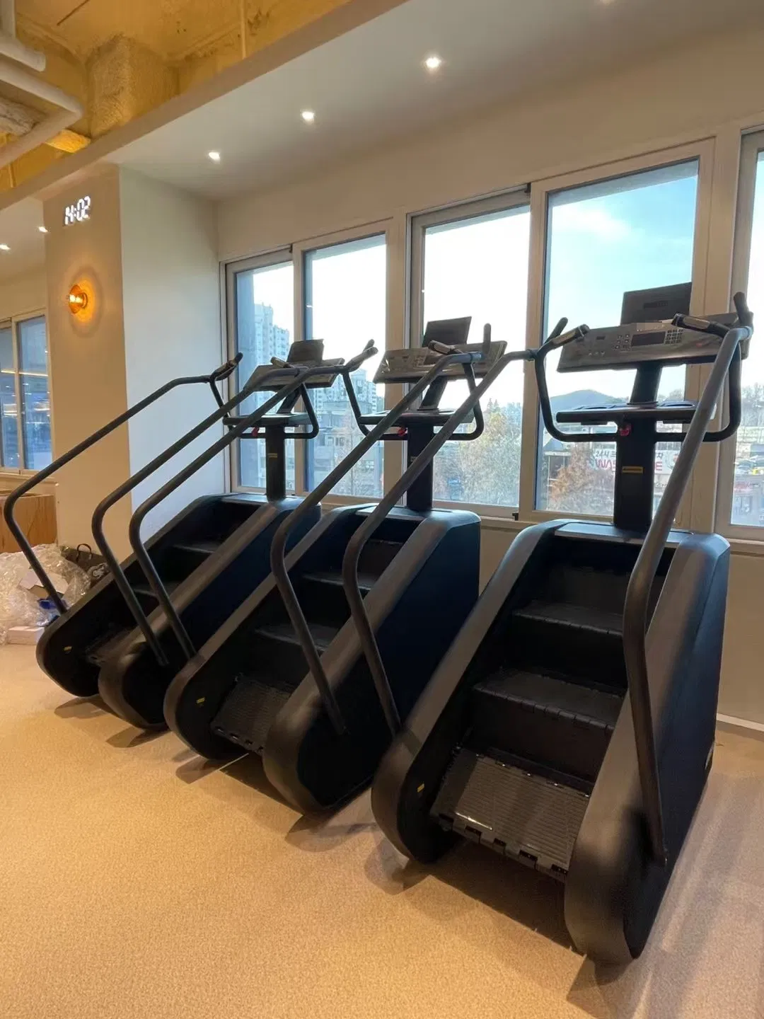 ODM/OEM Cardio Machine Climbing Cle450b LED Console Stair Training Climber