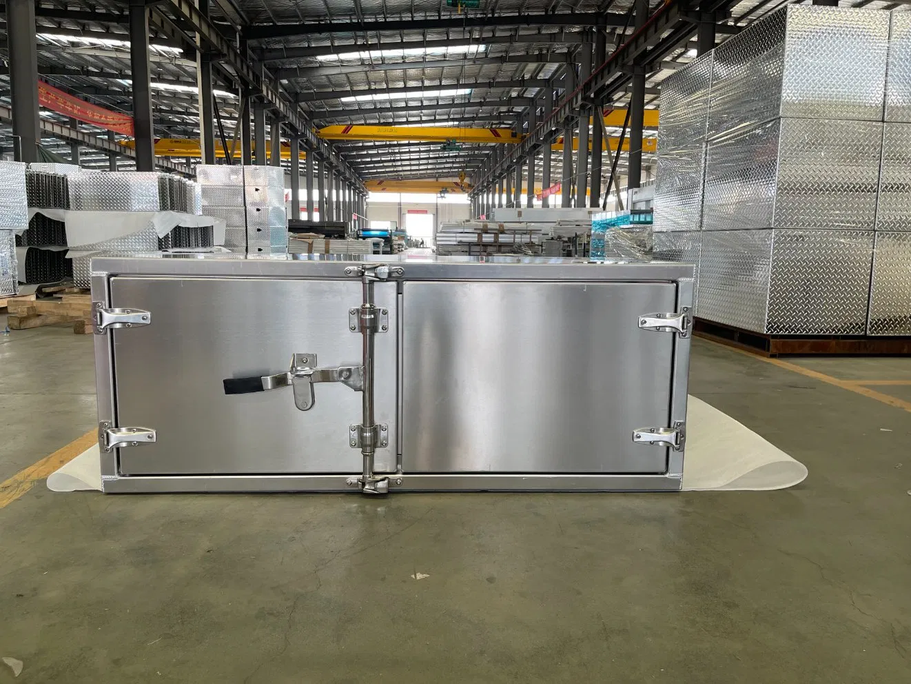 18"*24"*60"/ 24"*24"*60" OEM Logo/Size Waterproof Aluminum Semi Truck Tool Box