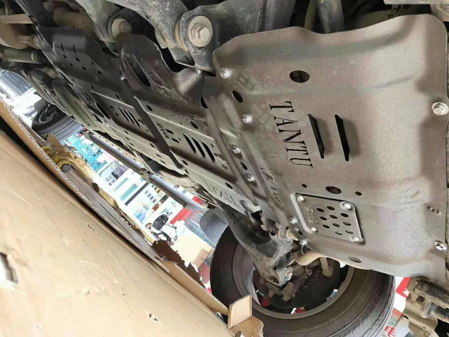 Lower Engine Cover Bottom Chassis Guard Board Engine Bottom Skid Plate Underbody Protection Board for Toyota Tundra