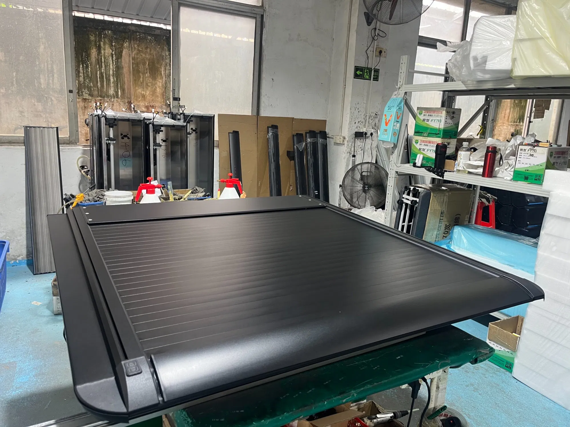 Cost-Effective Simple Operation Retractable Aluminum Tonneau Cover for Cargo Box Safeguarding