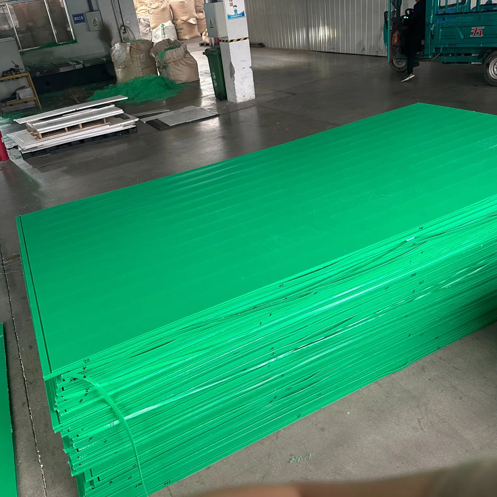 Heavy-Duty Non-Slip Truck Bed Liner with 5mm Thickness for Ultimate Protection
