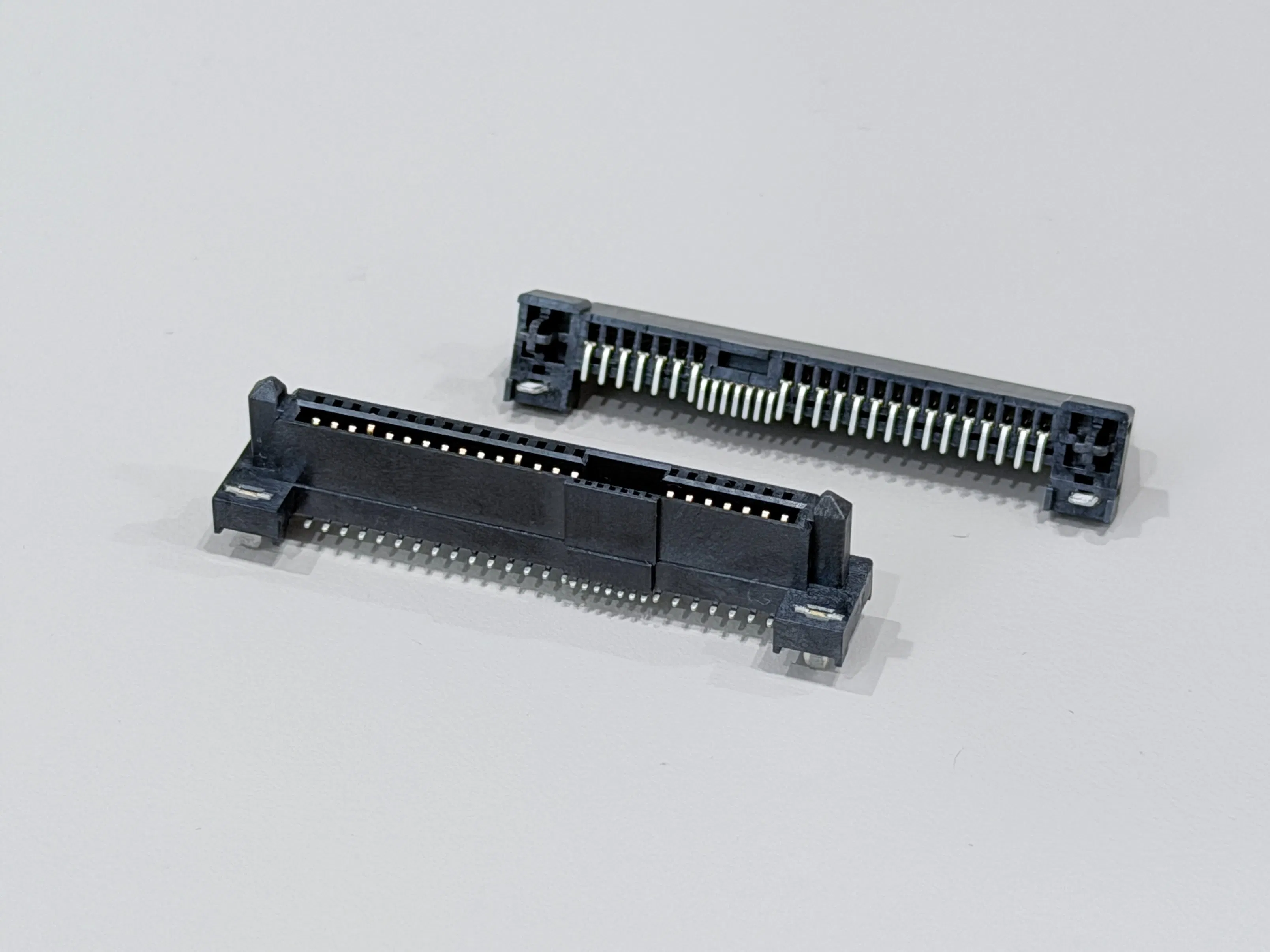 Sas 29p Conector de Terminales Femenino de Placa de Circuito Impreso con Columna de Posicionamiento y Gancho de Pescado Baño de Oro para Sistemas de Datos, Automotriz y Almacenamiento