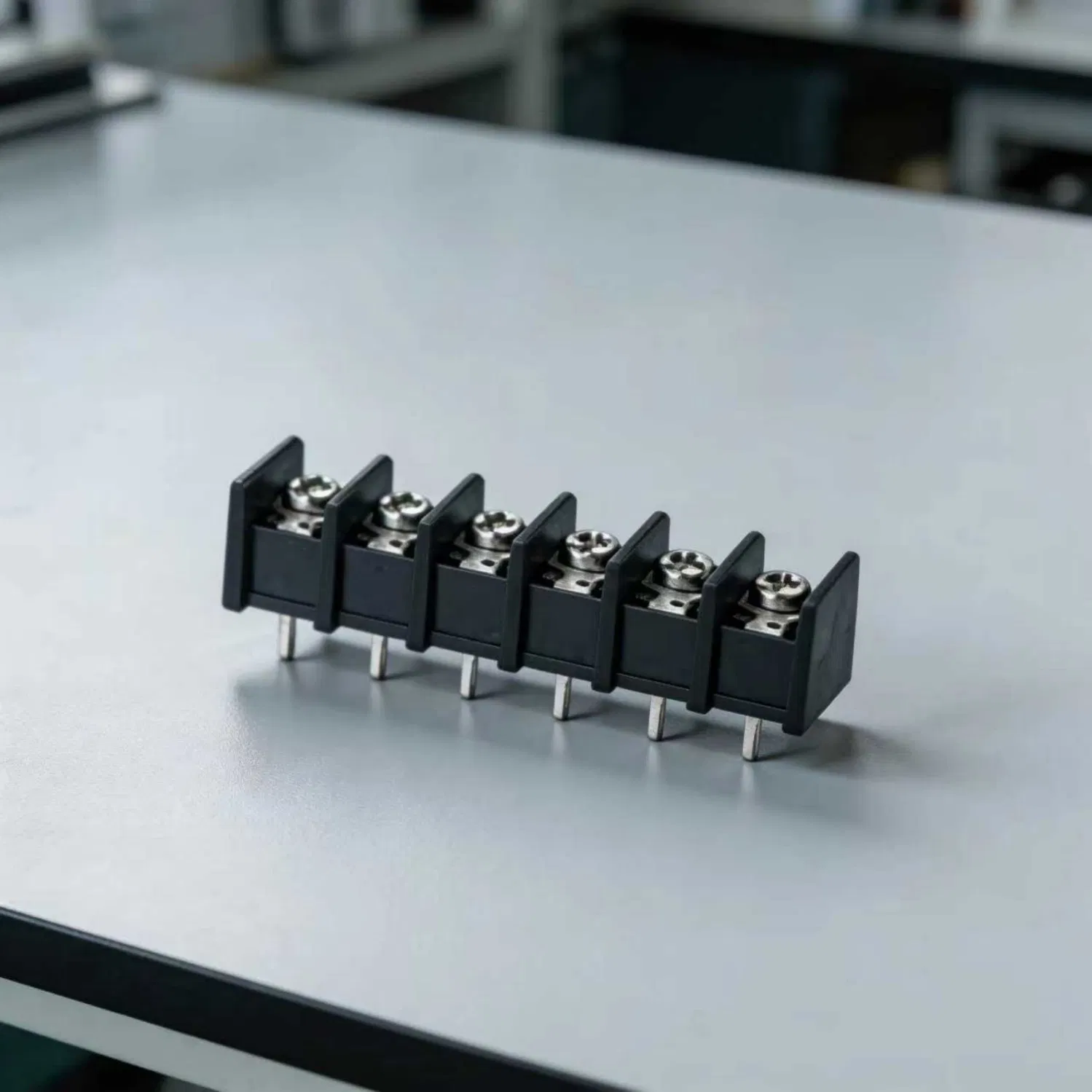 Conector de terminal BNC de bloque eléctrico con lengüeta de cable de barrera en ángulo recto para accesorios de cableado de potencia y montaje en PCB