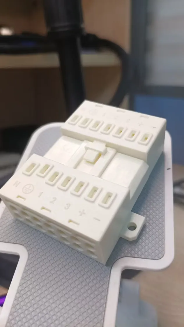 Detalle técnico de los terminales del conector