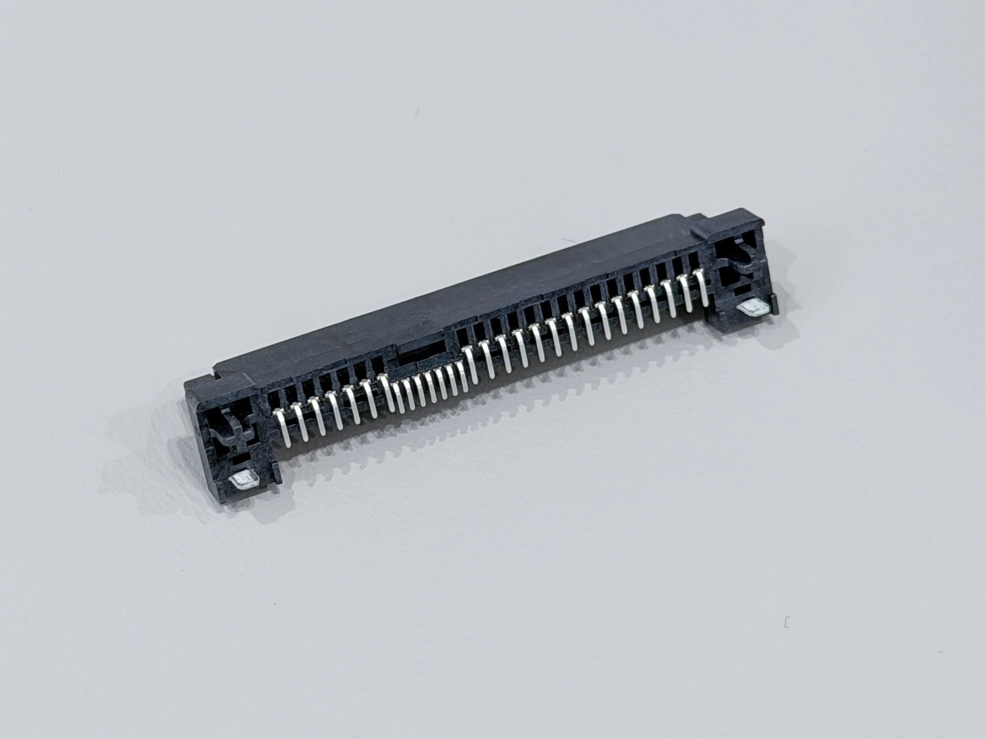 Sas 29p Conector de Terminales Femenino de Placa de Circuito Impreso con Columna de Posicionamiento y Gancho de Pescado Baño de Oro para Sistemas de Datos, Automotriz y Almacenamiento
