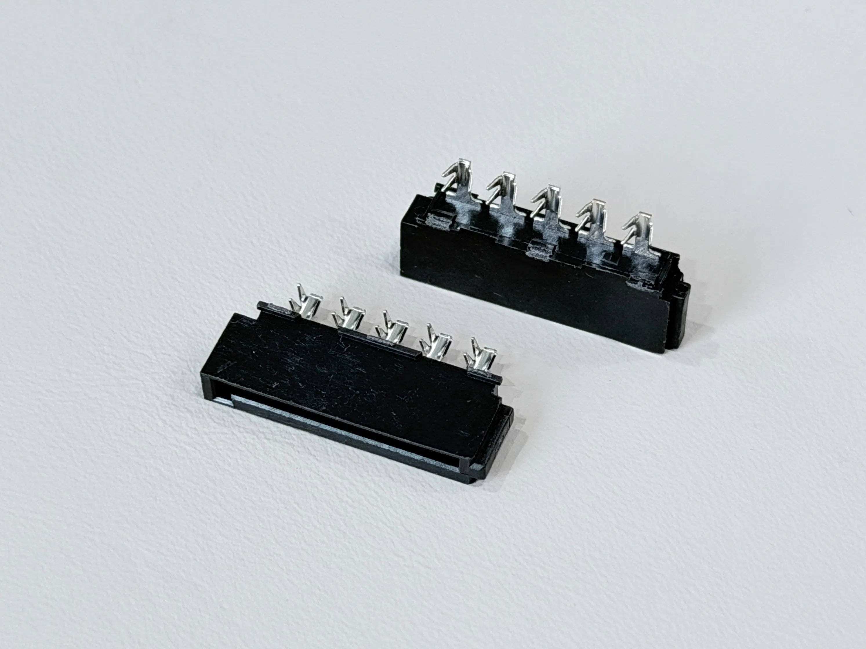 Conector hembra de engarce de alambre SATA de alta fiabilidad 15pin 180° Paso de conector de terminal eléctrico de señal y potencia 1.27mm para servidor, almacenamiento, cable automotriz