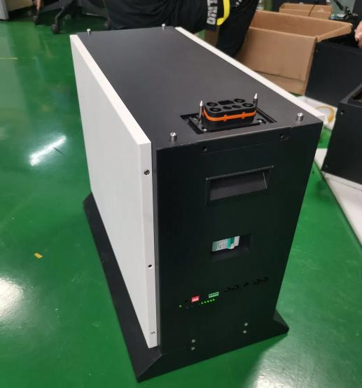 Conectores de almacenamiento de batería apilables para sistema de energía de respaldo de emergencia